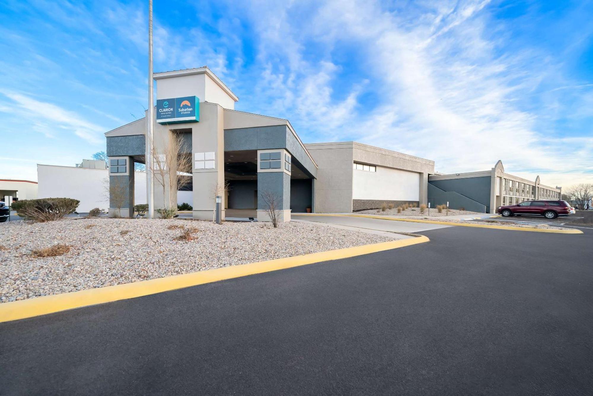 Clarion Inn & Suites And Convention Center Kearney Exterior photo